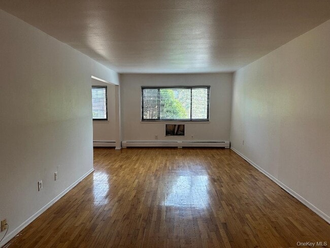 Building Photo - 7 E Lawrence Park Dr