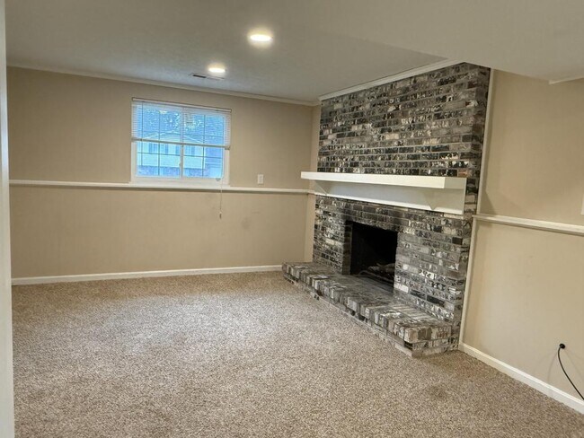 Building Photo - 1506 Sportsman Dr
