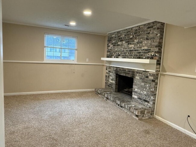 Building Photo - NA-1506 Sportsman Dr