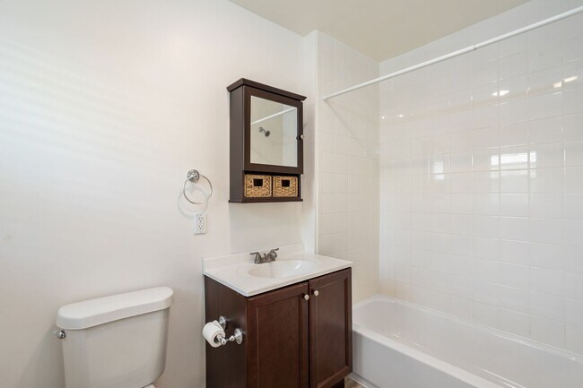 Building Photo - Gorgeous Upgraded home in Roseville