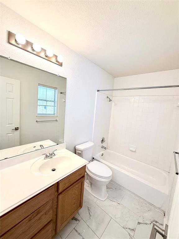 Building Photo - 206 Sunshadow Dr