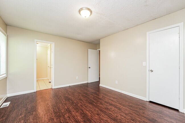 Building Photo - 3230 Westview Terrace