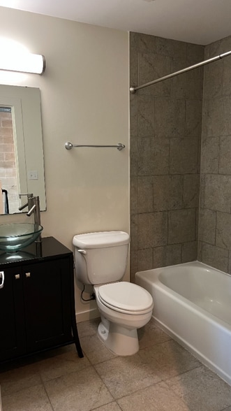 Building Photo - 5008 S MacDill Ave