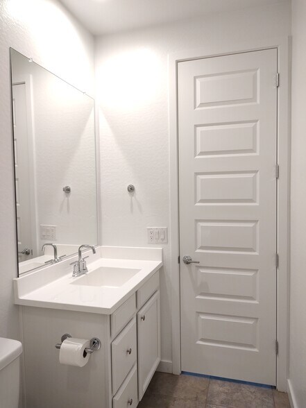 Building Photo - 6317 W Raymond St