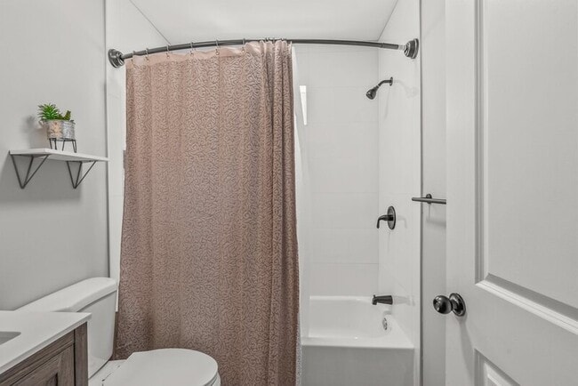 Building Photo - 4821 Walnut St