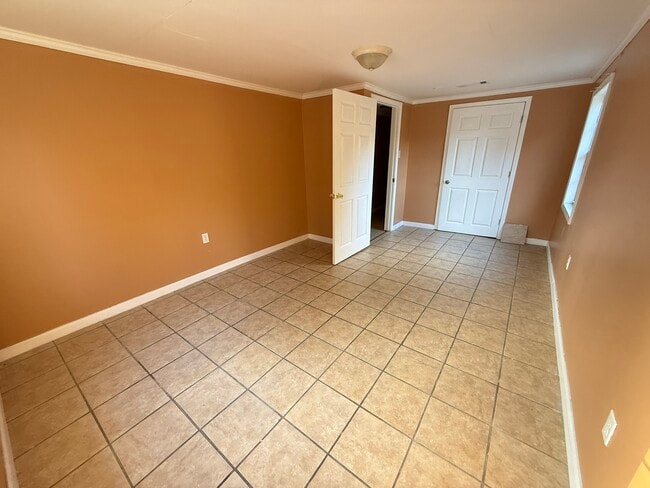 Building Photo - 4831 Saphire Ave