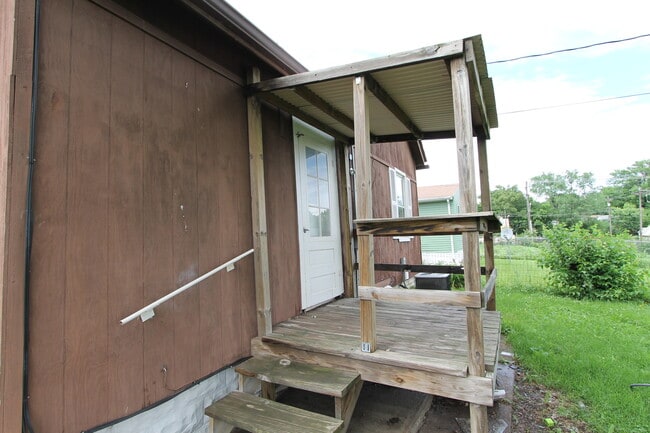 Building Photo - Two Bedroom Home priced right! Off street ...