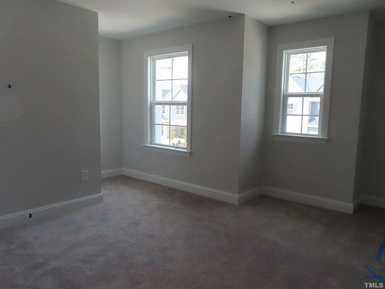 Building Photo - Room in Townhome on Chirping Bird Ct