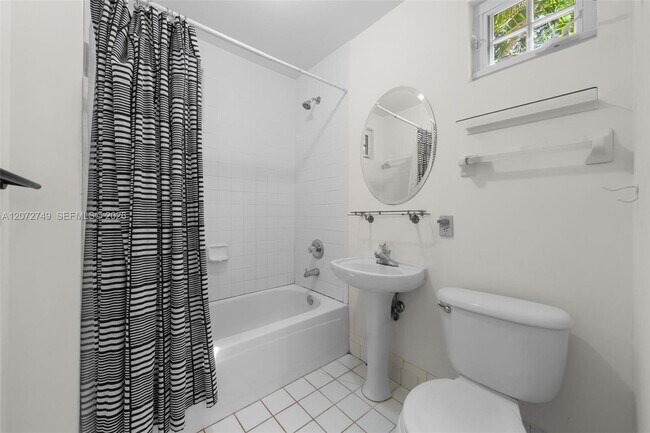 Building Photo - 2521 Inagua Ave