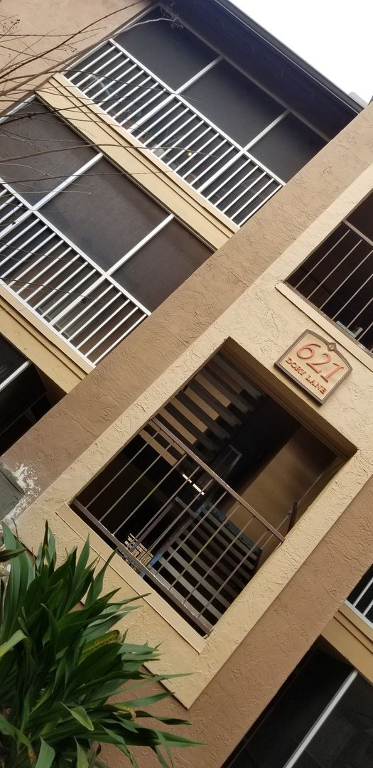Building Photo - Large one bedroom condo