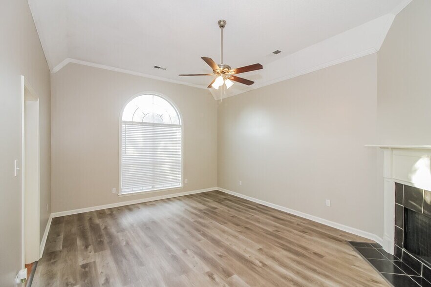 Building Photo - 600 W Ashley Glen Cir