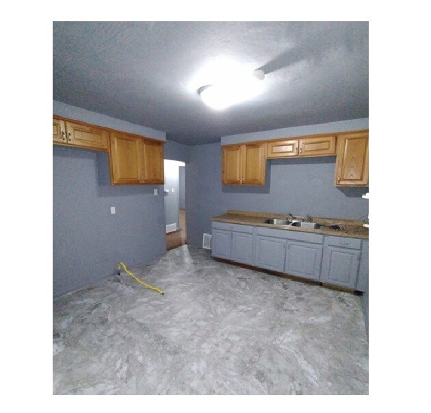 Building Photo - 8491 Heyden