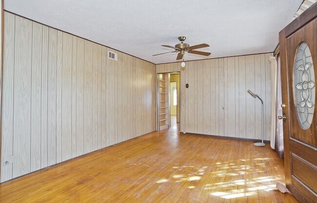 Building Photo - 2442 Oates Dr