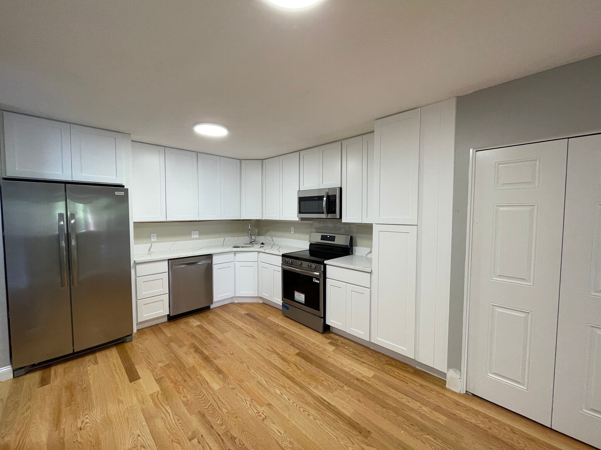 Building Photo - 1850 Beacon St