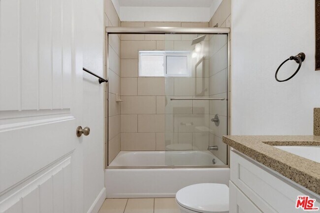Building Photo - 3528 Mesquite Dr