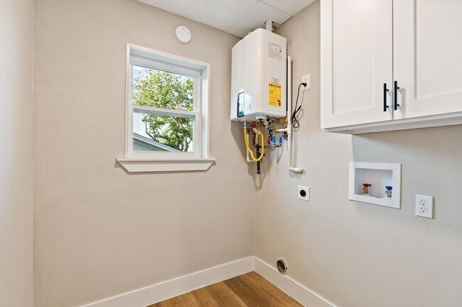 Building Photo - 503 Rogers Way