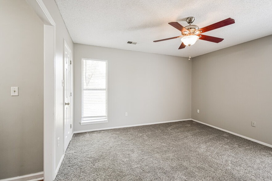 Building Photo - 10378 Yates Dr