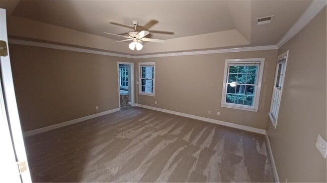 Building Photo - 5190 Southlake Dr