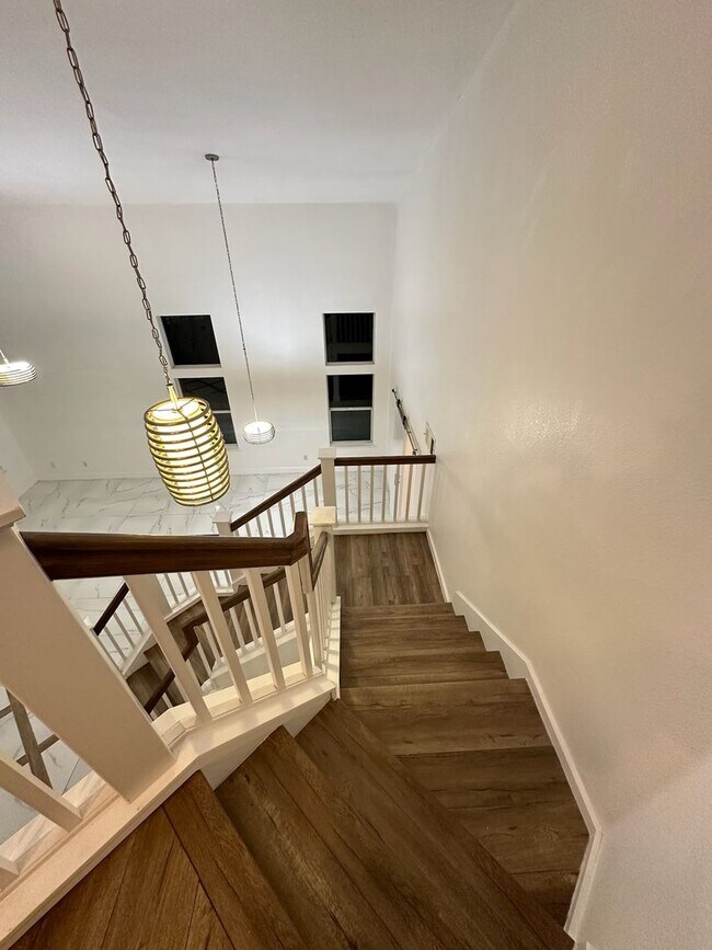 Building Photo - 5701 W Country Ave