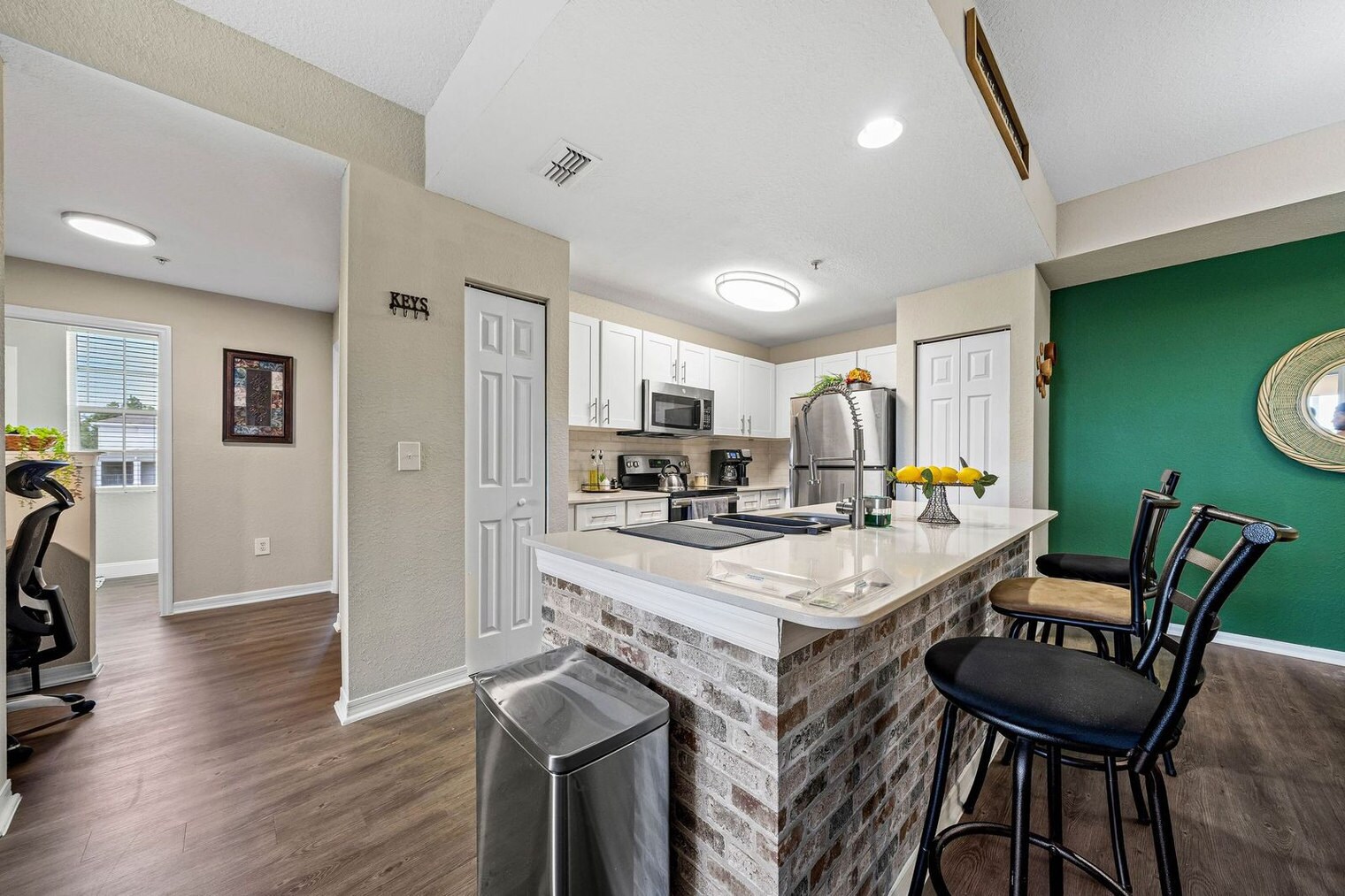 Building Photo - 10056 Montague St