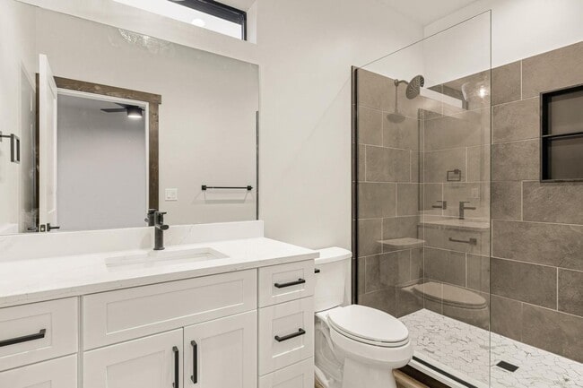 Building Photo - K288LI