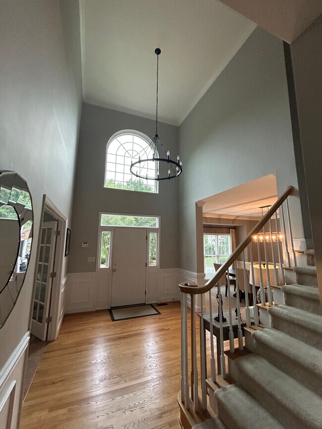 Building Photo - 16038 Cranleigh Dr