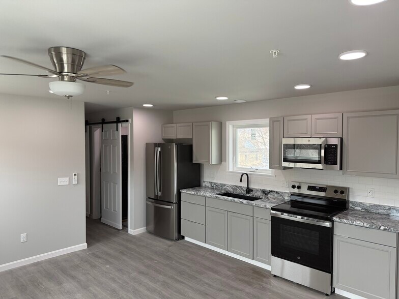 Building Photo - 23 Isham St