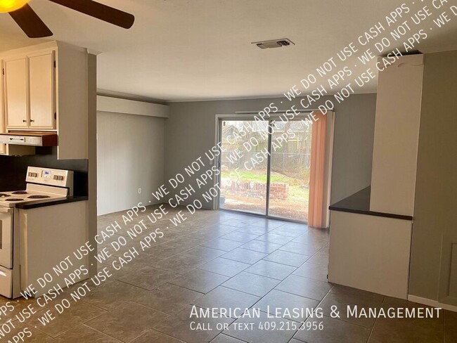 Building Photo - ** COMING SOON 12.15.24 ** 3-Bedroom, 2-Ba...