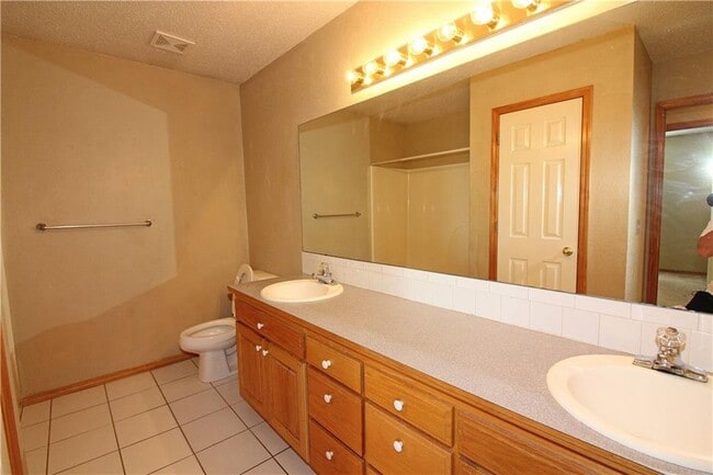 Building Photo - 2103 Bentonville