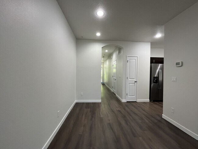 Building Photo - Beautifully Updated Bethany Townhome with Private Backyard and Modern Finishes