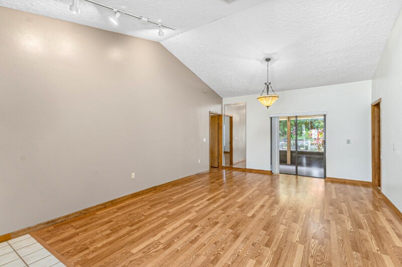 Building Photo - 523 Hidden Hollow Dr