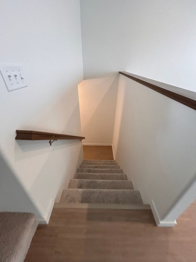 Building Photo - 3 Bed 3 Bath TownHome