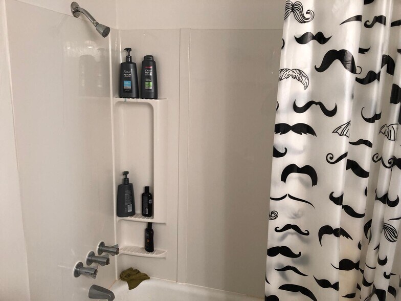 Building Photo - 731 S Woodlawn Ave