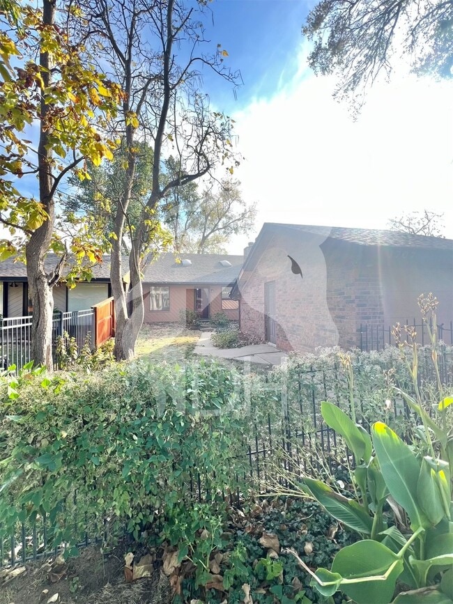 Building Photo - **Charming 2-Bedroom Condo in Enid, OK!**