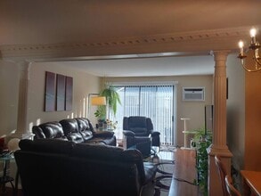 Building Photo - 2 Bedroom Condo for Rent near Cumberland Blue Line!