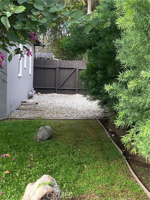 Building Photo - 656 N Vallejo Way