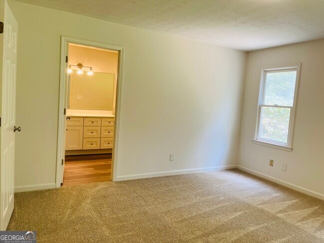 Building Photo - 21 Mountain Brook Rd