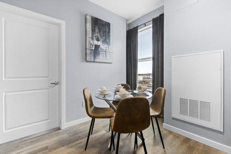 Building Photo - 95 Broadway-SI ID1240399P