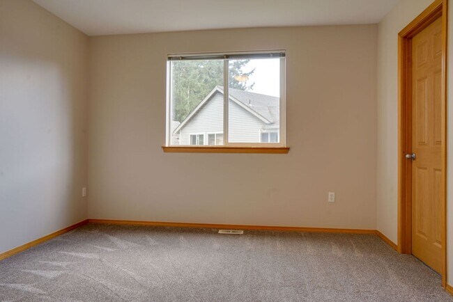 Building Photo - Kent/Covington  2 Story