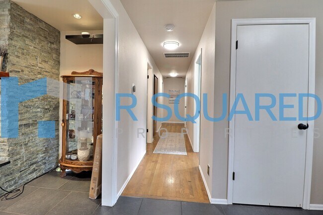 Building Photo - 11325 21st Pl NE