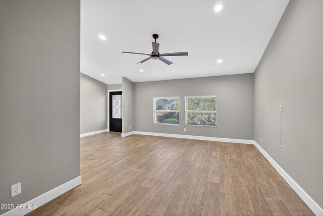 Building Photo - 6833 E Kelton Ln