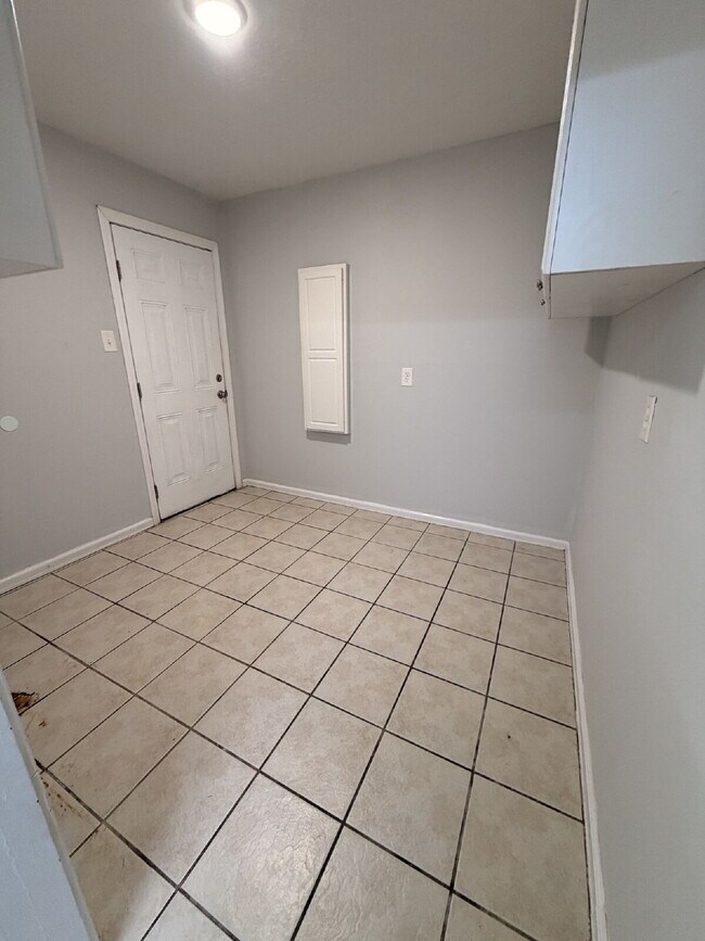 Building Photo - 4 Bedroom, 2 Bath Home in Humboldt