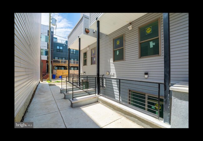 Building Photo - 1107 S 27th St