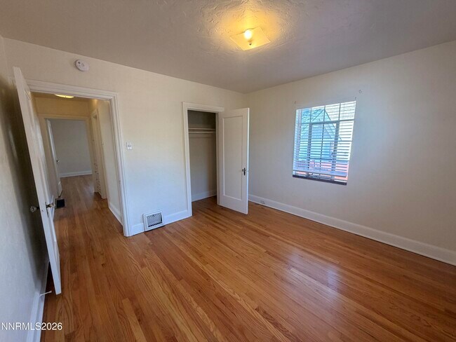 Building Photo - 541 Thoma St