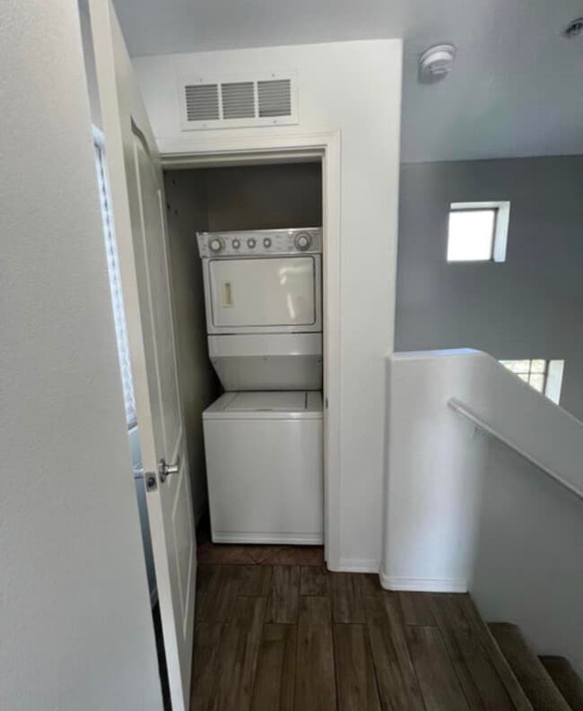 Building Photo - 2401 E Rio Salado Pky