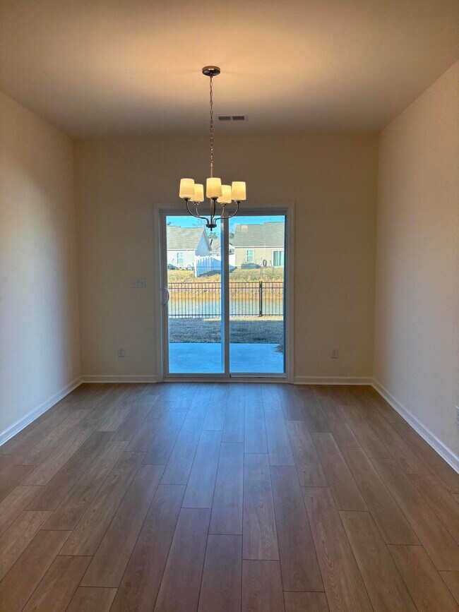 Building Photo - 370 Acorn St