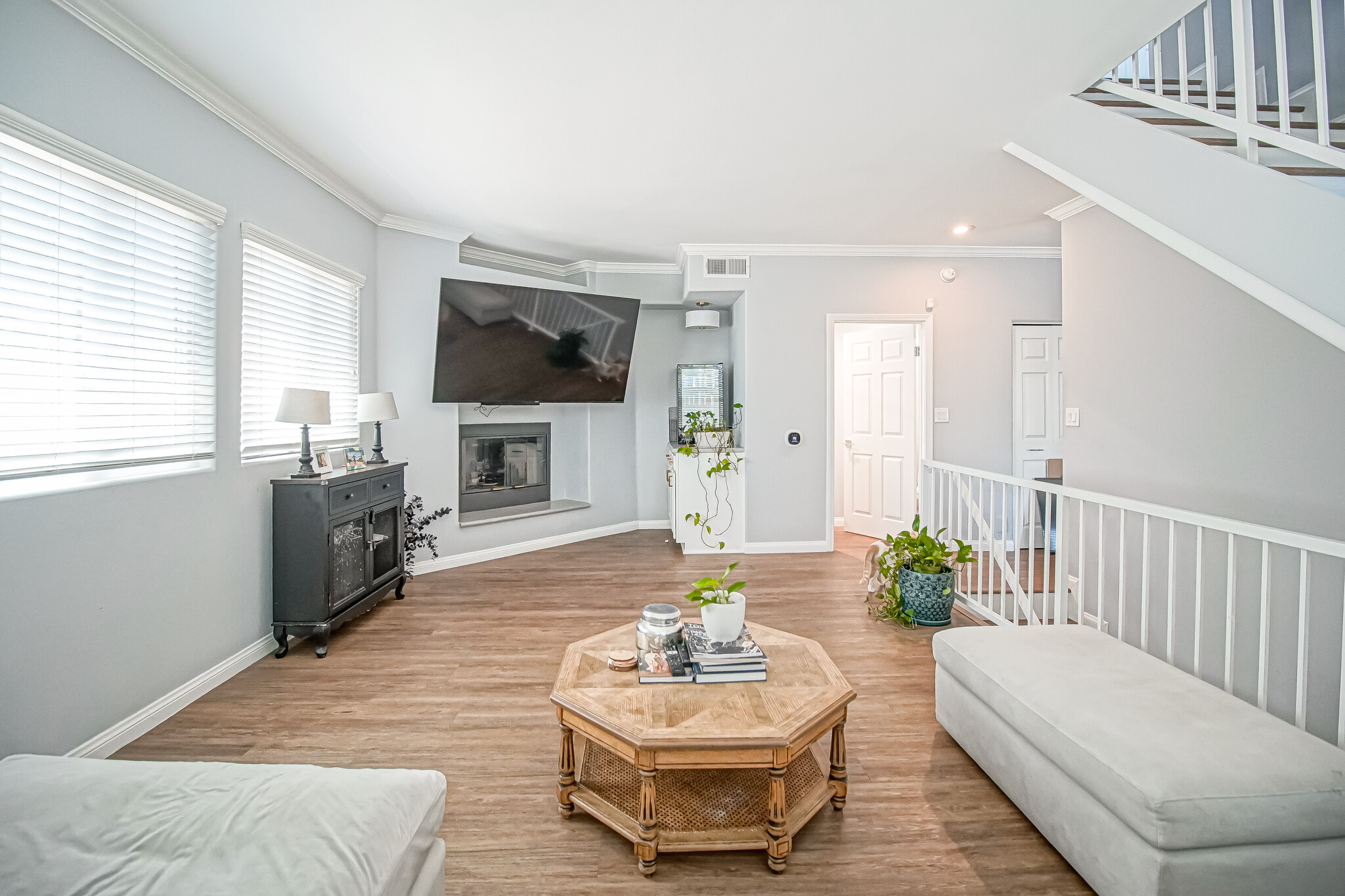 Building Photo - 10929 Landale St
