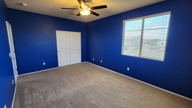 Building Photo - 4 Bedroom Home in the Sun Grooves Communit...