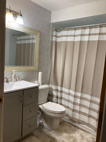 Building Photo - 1782 Ames Pl E