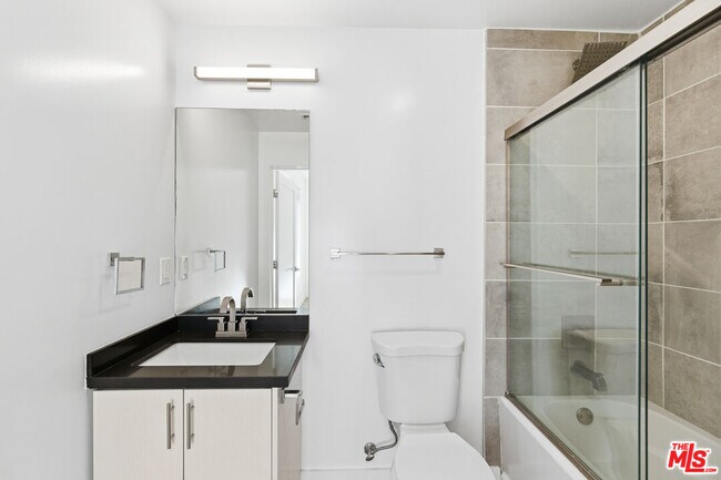 Building Photo - 11408 W Sarah St